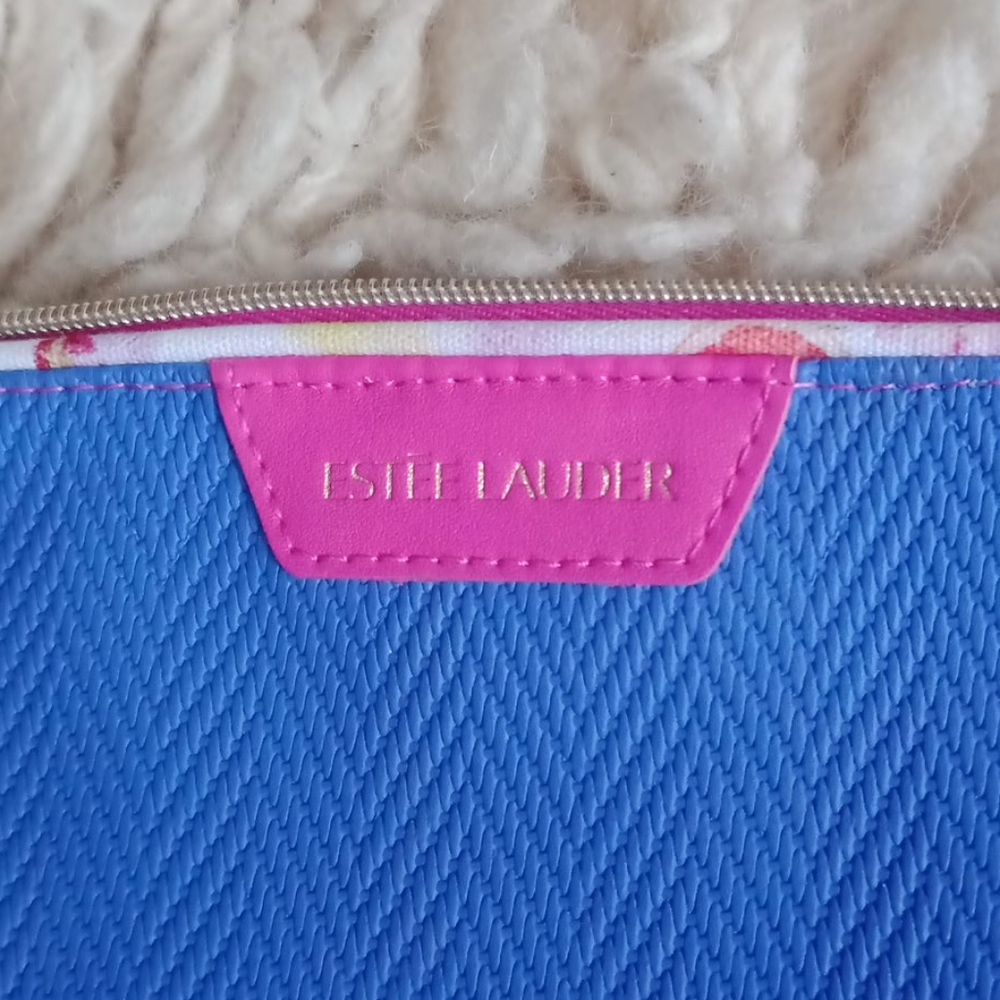 Estee Lauder cosmetic case - Picture 2 of 7